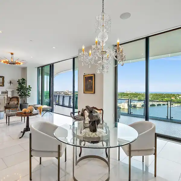 LUXURY LIVING AT THE BRISTOL