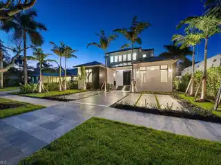 Gorgeous New Smart Home in the Heart of Downtown Naples