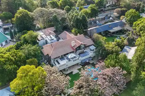 Exquisite Luxury Residence in Tranquil Surrounds