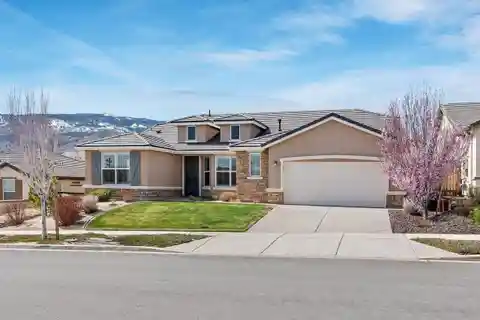 Spacious Home in Exclusive Del Webb