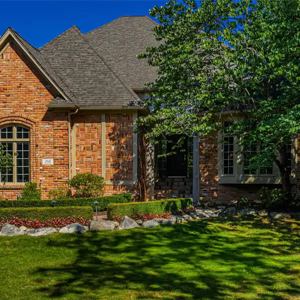 UNIQUE HOME WALKING DISTANCE TO DOWNTOWN