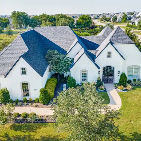 ONE-OF-A-KIND CUSTOM HOME WITH CASITA