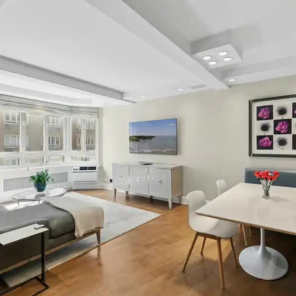 SPRAWLING AND BEAUTIFULLY RENOVATED RESIDENCE AT THE WESTMORE