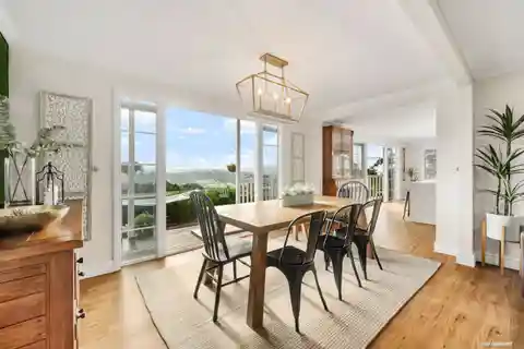 Modern Country Elegance on Sprawling Acreage