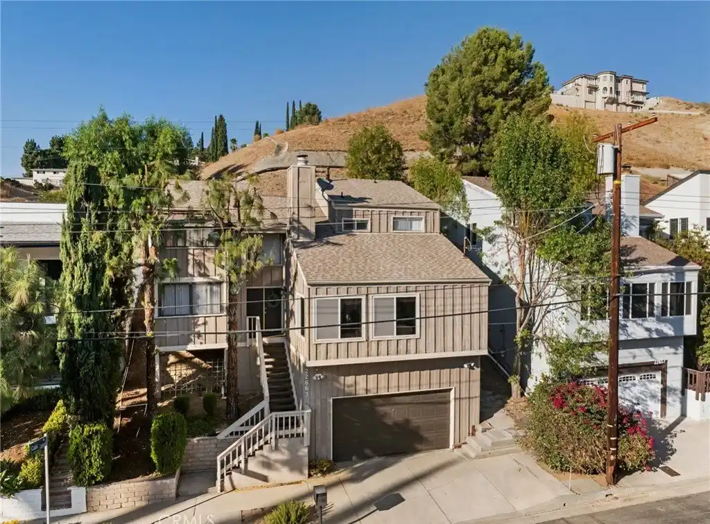 Woodland Hills Charmer