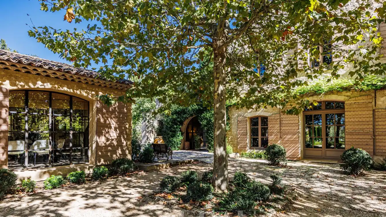 Elegant Property in the Puyricard Countryside