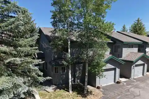Beautifully Remodeled End-Unit Townhome