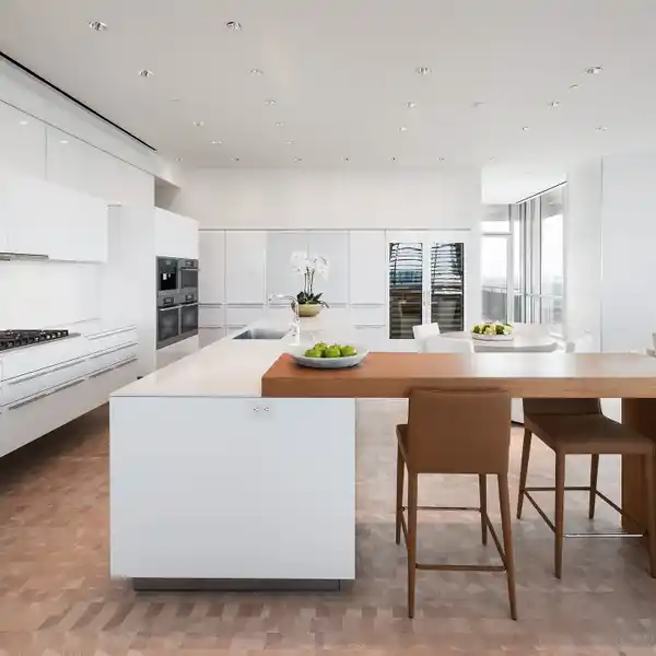 IMPECCABLE LUXURY PENTHOUSE WITH SWEEPING VIEWS