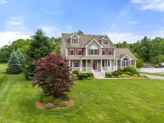 Beautiful Custom Colonial on a Sunny Cul-De-Sac