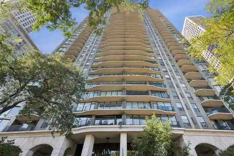 Lovely Unit in the Carlyle Building