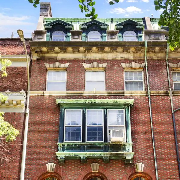 DEVELOP YOUR OWN MANSION ON A BEAUTIFUL TOWNHOUSE BLOCK