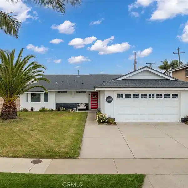 LIGHT-FILLED HOME IN SOUGHT-AFTER GLEN MAR