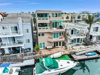 Luxury Waterfront Townhouse on Sunset Island