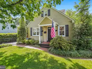 Charming Cape Cod in Alcova Heights