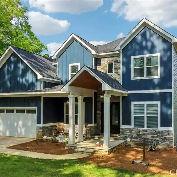 LIKE-NEW LAKEFRONT MASTERPIECE