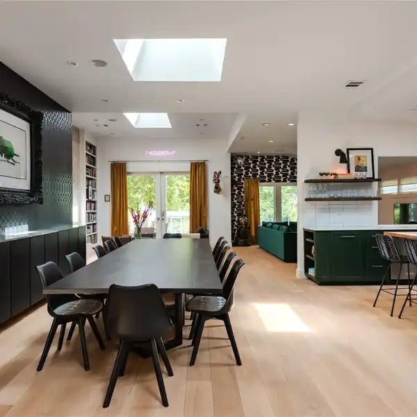 DRAMATICALLY DESIGNED SOUTH AUSTIN RETREAT