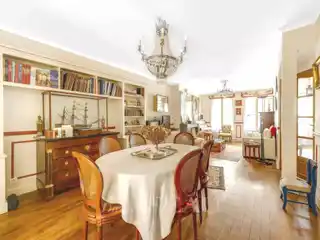 Historic Townhouse with Hidden Garden Terrace