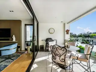 Sleek Penthouse on the Edge of Remuera Village