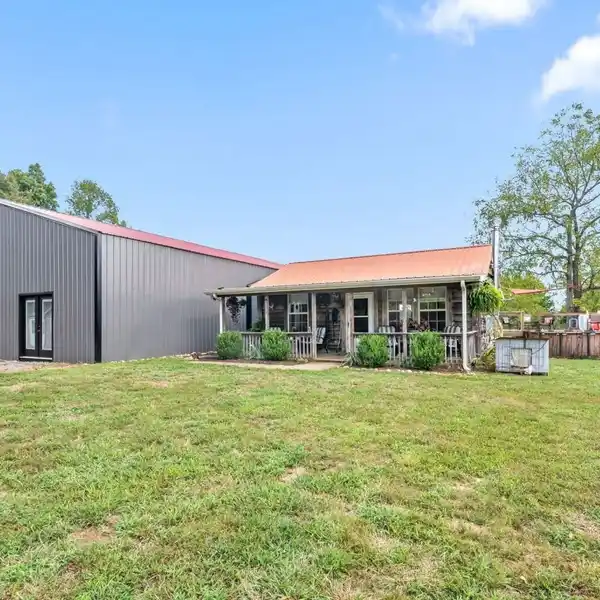 92-ACRE TENNESSEE FARM WITH POND AND PRIVACY