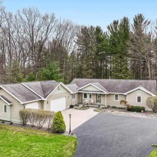 SPACIOUS RANCH HOME IN LAKE TOWNSHIP