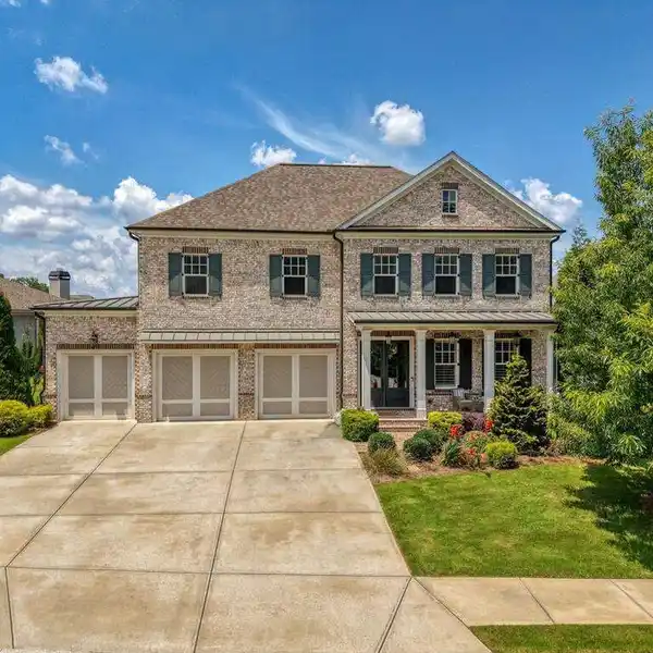 BEAUTIFULLY MAINTAINED HOME IN THE HEART OF TRADITIONS
