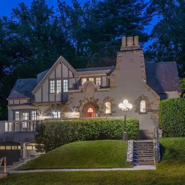 TIMELESS TUDOR ELEGANCE WITH STUNNING PARK ACCESS