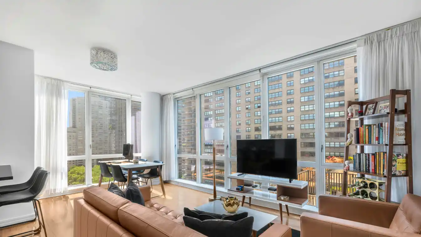 Beautiful Sunlit Corner Condo