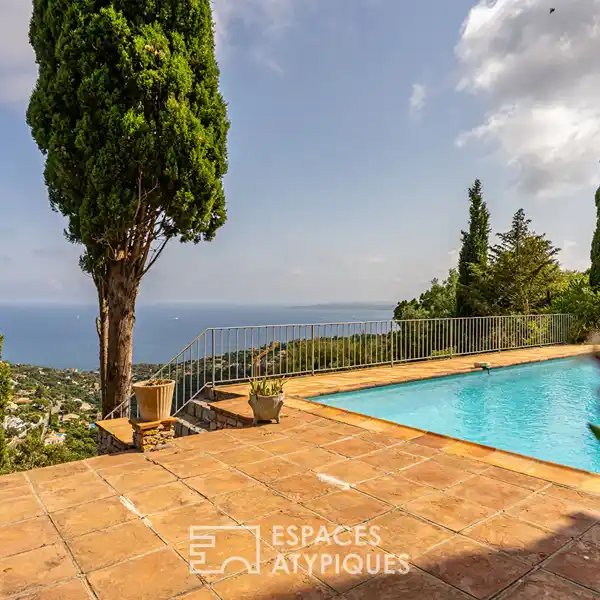 PROVENCAL VILLA FACING THE MEDITERRANEAN