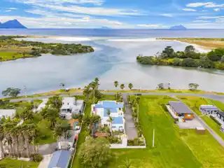 Substantial Coastal Home in a Prime Location