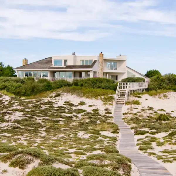 STUNNING OCEANFRONT PROPERTY WITH GORGEOUS VIEWS