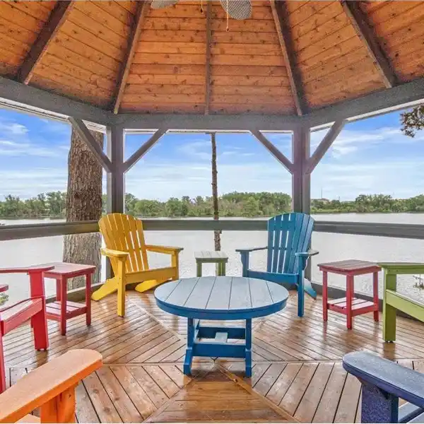 STUNNING LAKEFRONT HOME WITH EXPANSIVE VIEWS