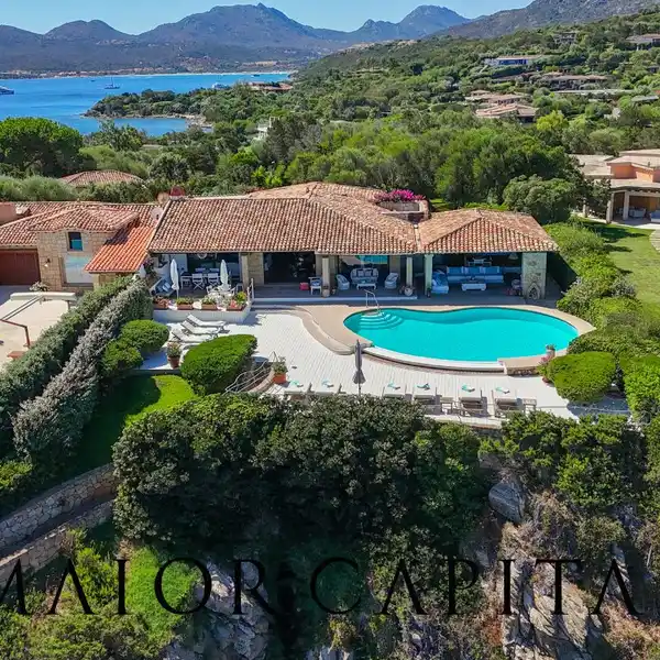 WATERFRONT VILLA ON THE CLIFFS OF PUNTA LADA