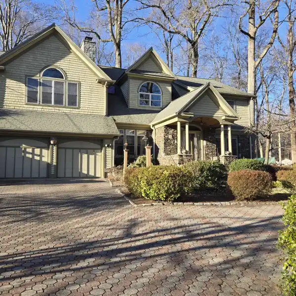 DRAMATIC 4-5 BEDROOM CONTEMPORARY