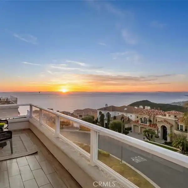 LAGUNA SUR CORNER HOME WITH PANORAMIC COASTAL VIEWS