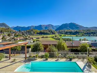 Luxury Villa with Golf & School Proximity