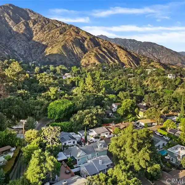 VICTORIAN CHARM SURROUNDED BY NATURE’S BEAUTY