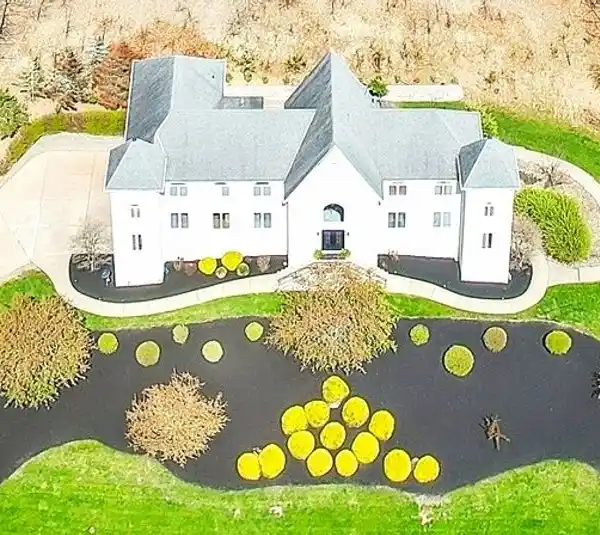 CHARMING ELEGANCE WITH A HEARTFELT GLOW