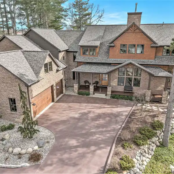 CUSTOM TIMBER FRAME LAKEFRONT HOME