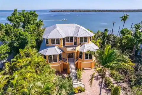 Magnificent Waterfront Property