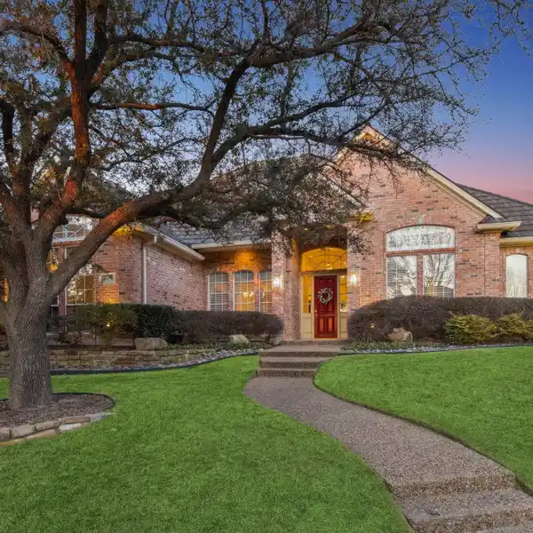 RARE ONE-STORY CUSTOM HOME IN STONEBRIAR VILLAGE