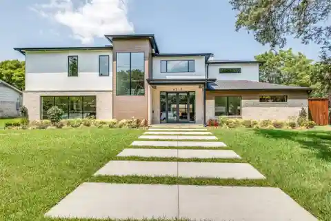 Contemporary Masterpiece in Preston Club Estates