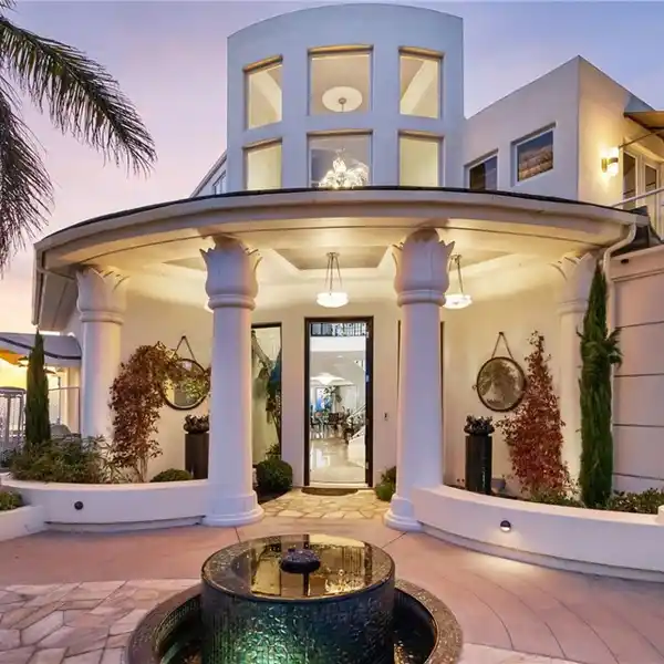 EXTRAORDINARY CUSTOM ESTATE