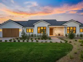 Show-stopping Modern Transformation