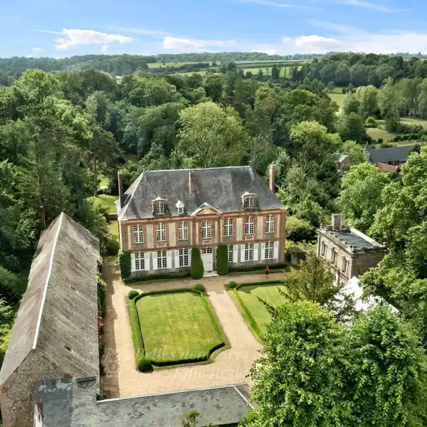 FORMER ABBEY RESIDENCE WITH A RICH HISTORY