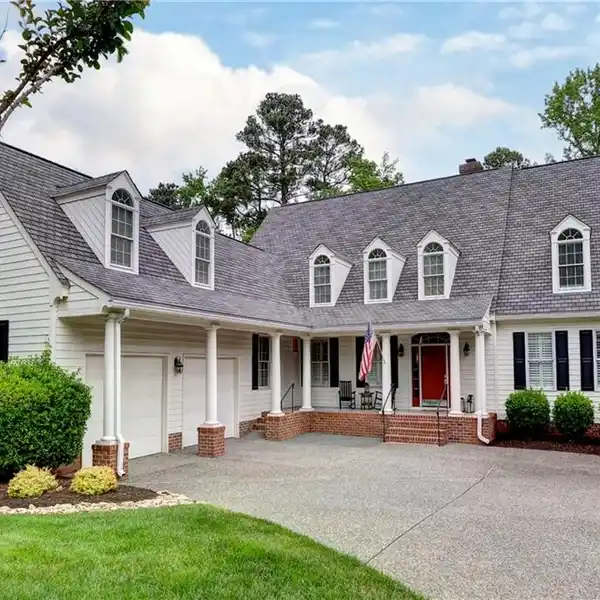 EXQUISITE CUSTOM-BUILT RESIDENCE