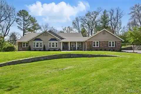 Fully Renovated Ranch in Town and Country