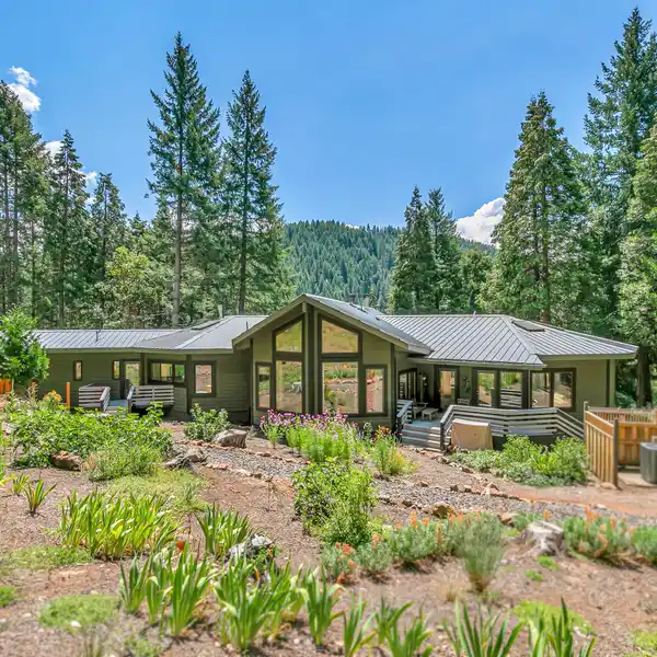 PRIVATE COUNTRY ESTATE