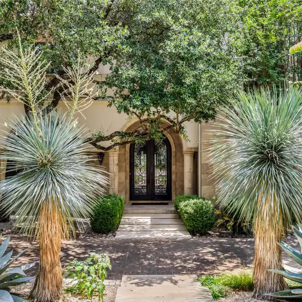 BREATHTAKING CUSTOM ESTATE