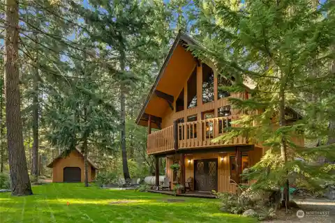 Beautiful Northwest Chalet on a Wooded Lot