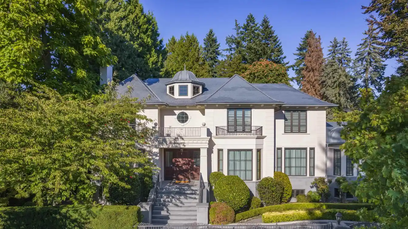 Carefully Designed and Crafted Mansion